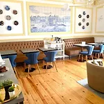 Rainbow 56 Guest house Lisbon